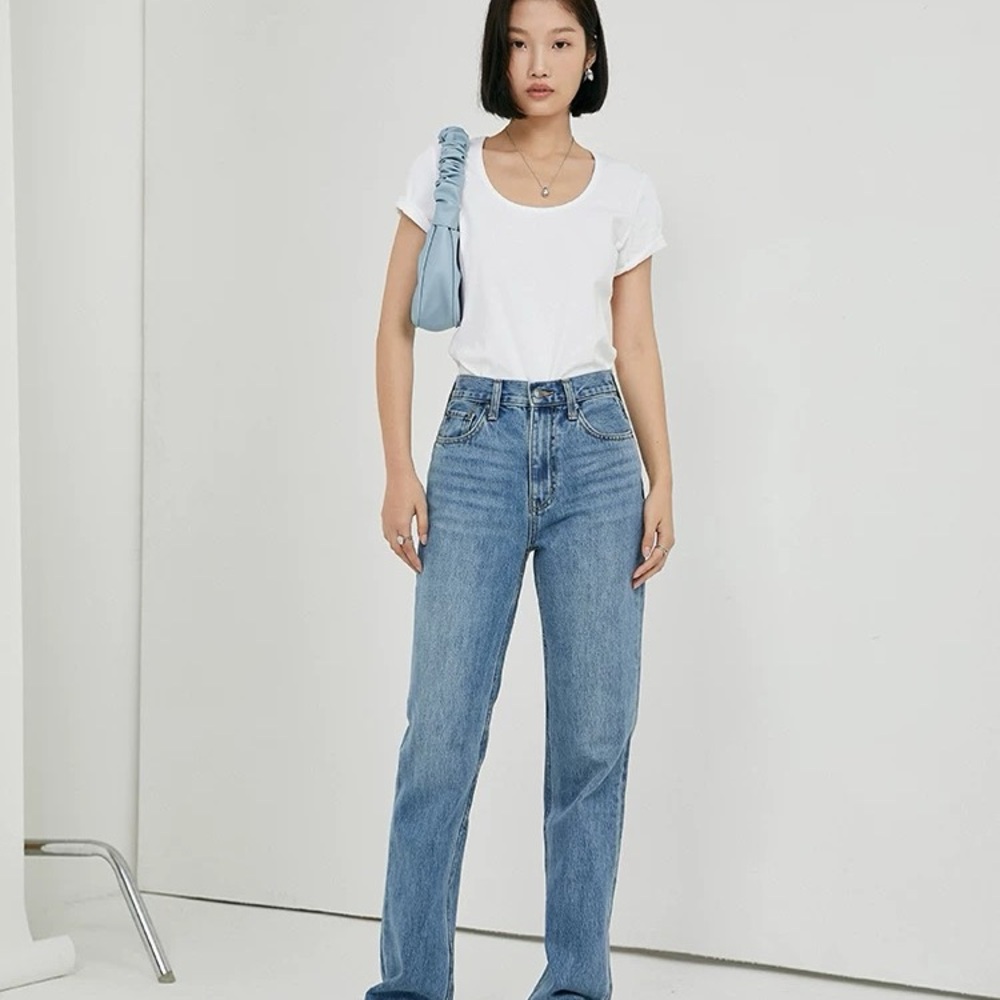 Light Wash Straight Leg Denim Jeans - Size 28 Tall